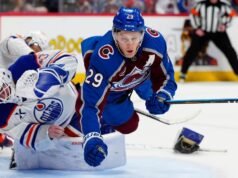 Avs chateado com a expulsão de Nathan MacKinnon por interferência do goleiro