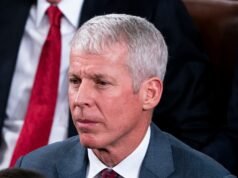 O Secretário de Energia disse que revisaria pessoalmente um número X de cargos após o erro da escolta militar.