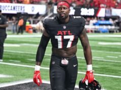 O agente livre Arnold Ebiketie chega a contrato de 1 ano com os Eagles