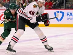 Blackhawks arranham Louis Crevier e Andrew Mangiapane com lesões