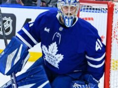 Elimina Anthony Stolarz após levar o disco na garganta