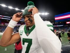 Jatos consumindo US$ 48 milhões em cap space depois de deixar Rodgers, Fields