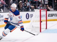 Oilers Connor McDavid supera 400 gols na carreira, com 1.200 pontos