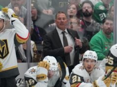 Golden Knights demitem Bruce Cassidy e contratam John Tortorella