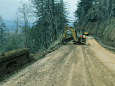 Rodovia histórica do Rio Columbia reabre após deslizamentos de terra