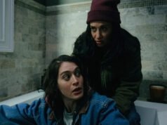 Lizzy Caplan em um filme de terror sangrento com uma piscadela irônica