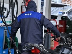 O país está em perigo e o preço do barril de petróleo caiu, agora espero que a gasolina caia