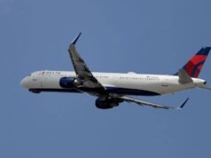 Turbulência em voo Delta: passageiros e comissários são arremessados de seus assentos