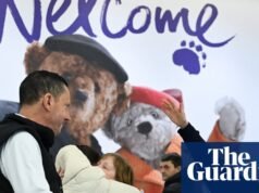 Suspensões de voos de companhias aéreas revelam a profundidade da dependência das viagens mundiais no corredor do Golfo | indústria aérea