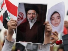 Irã: Dissidentes exilados condenam “monarquia hereditária” com novo guia supremo