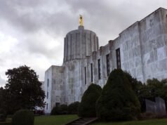 Com o fechamento do Senado e do Legislativo do Oregon, os líderes da Câmara dirigiram-se ao público