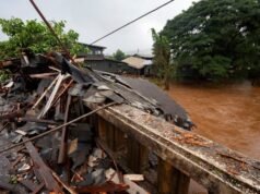 A pior enchente do Havaí em 20 anos ameaça a barragem e provoca evacuações à medida que mais chuva cai