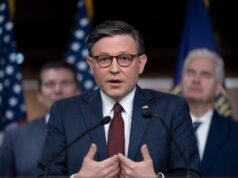 Trump assinou a ordem para pagar funcionários da TSA depois que o Congresso não conseguiu chegar a acordo sobre o financiamento do DHS