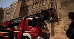 Três pessoas morreram e quatro ficaram feridas num incêndio num edifício em Espanha