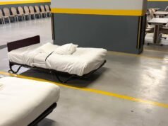 Um casal de Quebec que foi atingido por atentados no Catar passa a noite no porão de seu hotel