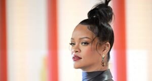 Mulher que supostamente atirou na casa de Rihanna é acusada de tentativa de homicídio