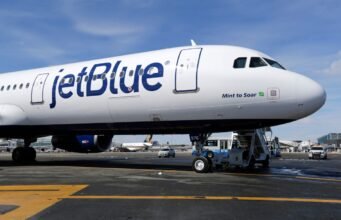 Por que os voos da JetBlue estão suspensos em todo o país?