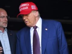 Trump disse que estava “satisfeito” em ver Brendan Carr analisando as licenças da FCC para meios de comunicação.