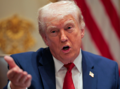 O índice de aprovação de Donald Trump junto aos independentes despencou