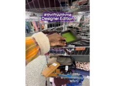 Em ‘choque’ econômico, ela encontra 2 carteiras por US $ 10 – e percebe o verdadeiro valor