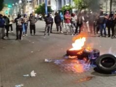 Protestos, tensão na Câmara dos Comuns e aumento da política salarial el intransigente