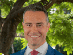 O democrata Phillips ocupou a cadeira de prefeito do sul da Flórida por décadas