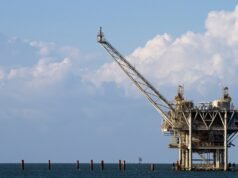 Ações caem, preços do petróleo sobem após ataques no Irã