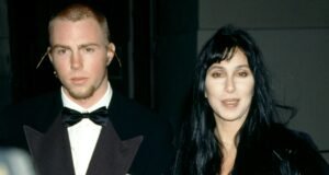 O filho de Sher enfrenta várias acusações de contravenção após o incidente no ensino médio