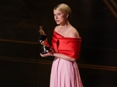 Jessie Buckley conclui seu discurso no Oscar de Melhor Atriz com uma mensagem em gaélico