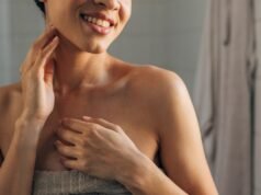 O hidratante facial Eight Saints Retinol suaviza a pele enrugada