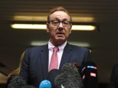 Kevin Spacey conversou com acusadores de crimes antes de um julgamento em Londres