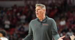 Oklahoma tomou uma decisão sobre o futuro de Porter Moser após a derrota para o Arkansas