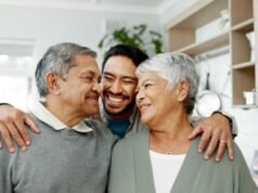 Homem chocado com a realidade ‘brutal’ de pais idosos: ‘roubou-os’