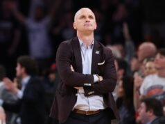 Dan Hurley, da UConn, envia mensagem ao técnico do Big East sobre aposentadoria