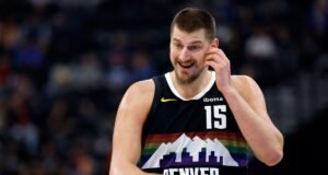 Nikola Jokic, do Nuggets, faz uma declaração de moda hilariante