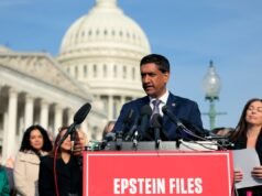 Ro Khanna critica Dartmouth por colocar o prédio de Leon Black em meio a laços com Epstein.