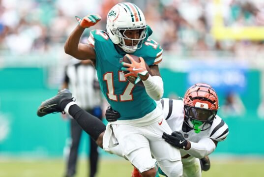 Golfinhos conseguem o substituto ‘incobrível’ de Jaylen Waddle no draft simulado de Mel Kiper