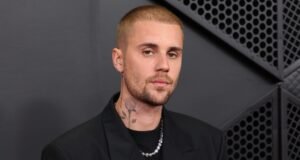 Fotos da cantora ao longo dos anos – Hollywood Life