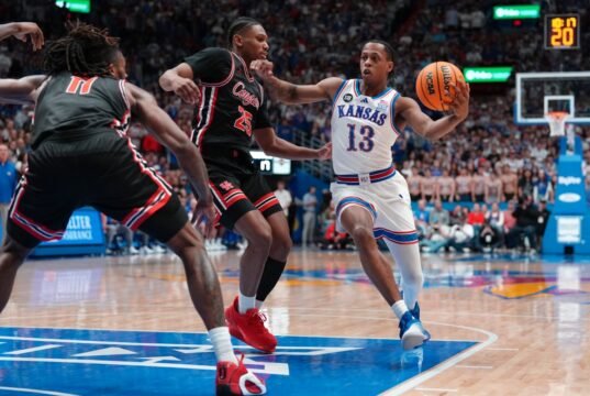 Como assistir Kansas x Houston: transmissão ao vivo do torneio Big 12, canal de TV