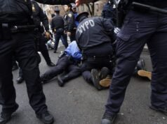 NYPD: Dois sob custódia por dispositivo explosivo lançado em protesto