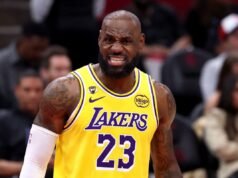 LeBron James, do Lakers, trata de lesão após falta dura contra o Rockets