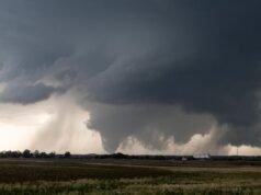 Alerta de tornado: ‘Cubra agora’ enquanto milhares de pessoas são instruídas a procurar abrigo imediatamente