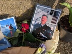 Um serviço memorial foi organizado para o nadador de resgate da Guarda Costeira Tyler Jaggers