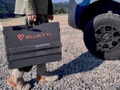 O painel solar Sora 500 da Bluetti é muito poderoso para seu tamanho