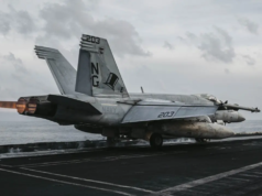 Centcom dos EUA diz que USS Abraham Lincoln continua operações contra alvos no Irã