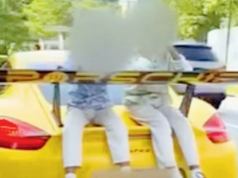 Homem de origem indiana acusado em Cingapura por permitir crianças no porta-malas do carro