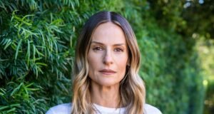 A agente de reservas Lucy Dickins ingressa na CAA