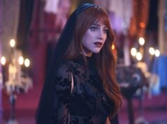 A bruxa Lili Reinhart leva a uma catástrofe suculenta