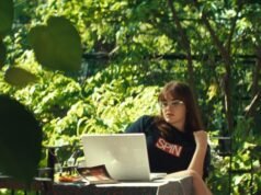 Barbie Ferreira em uma viagem às primeiras filhas