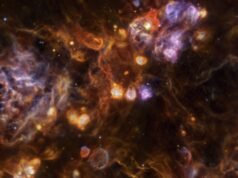 A Galáxia Triangular deslumbra nesta foto colorida psicodélica do dia 23 de março de 2026